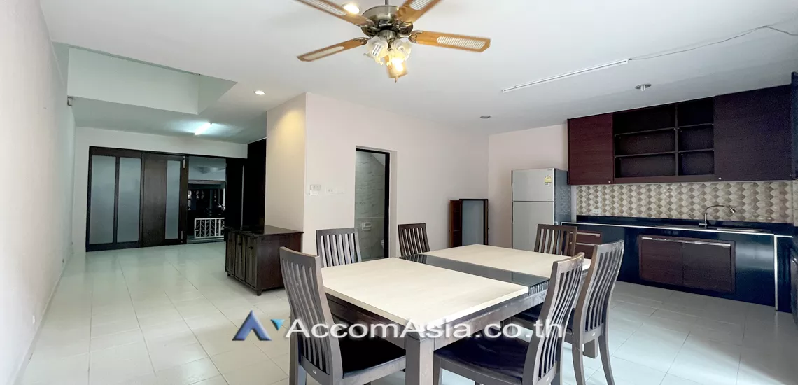 unit 3 Bedrooms  Townhouse For Rent & Sale in Sathorn, Bangkok  near BRT Nararam 3 (13000997)