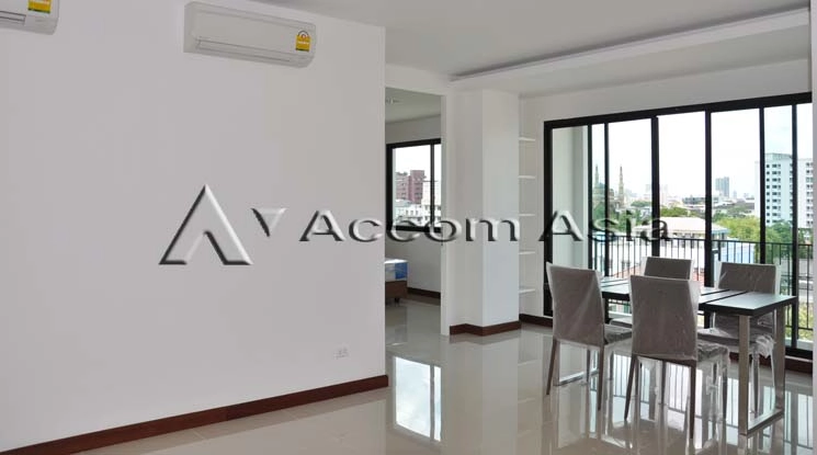 unit 3 Bedrooms  Apartment For Rent in Sukhumvit, Bangkok  near BTS Ekkamai (13001021)