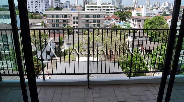 unit 3 Bedrooms  Apartment For Rent in Sukhumvit, Bangkok  near BTS Ekkamai (13001021)