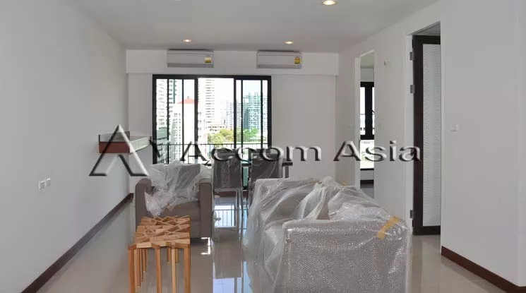 unit 3 Bedrooms  Apartment For Rent in Sukhumvit, Bangkok  near BTS Ekkamai (13001022)