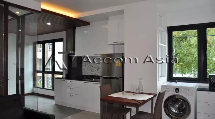  1 Bedroom  Apartment For Rent in Sukhumvit, Bangkok  near BTS Ekkamai (13001026)