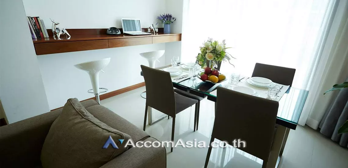 unit 3 Bedrooms  Apartment For Rent in Sukhumvit, Bangkok  near BTS Ekkamai (13001027)