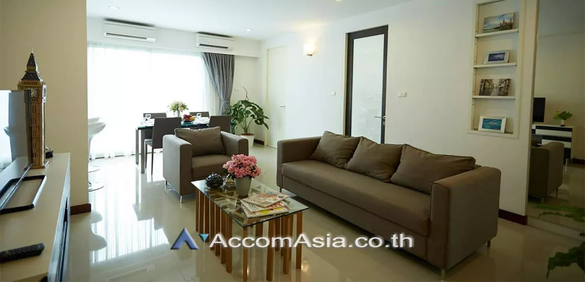  3 Bedrooms  Apartment For Rent in Sukhumvit, Bangkok  near BTS Ekkamai (13001027)