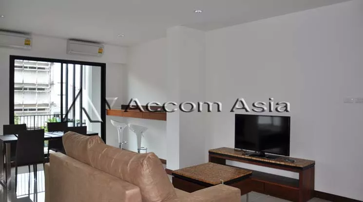  3 Bedrooms  Apartment For Rent in Sukhumvit, Bangkok  near BTS Ekkamai (13001028)