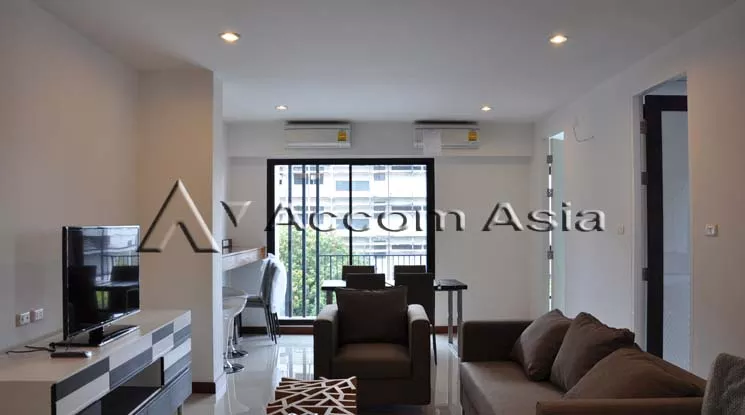 3 Bedrooms  Apartment For Rent in Sukhumvit, Bangkok  near BTS Ekkamai (13001029)