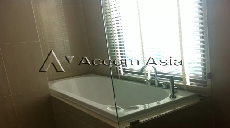 unit 2 Bedrooms  Condominium For Rent in Phaholyothin, Bangkok  near MRT Phetchaburi - ARL Makkasan (13001036)