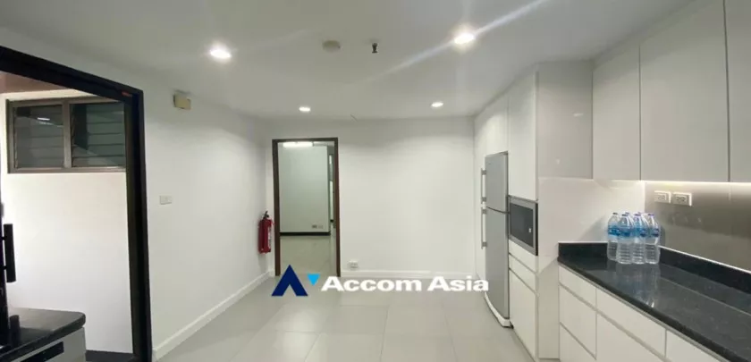 Big Balcony |  3 Bedrooms  Apartment For Rent in Sukhumvit, Bangkok  near BTS Asok - MRT Sukhumvit (13001043)
