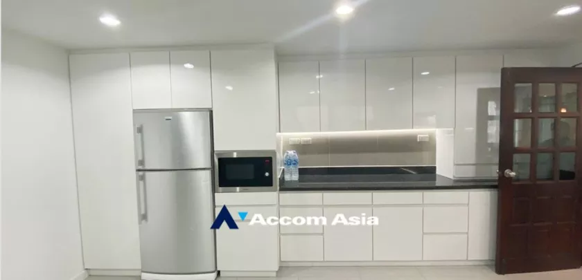 unitBig Balcony |  3 Bedrooms  Apartment For Rent in Sukhumvit, Bangkok  near BTS Asok - MRT Sukhumvit (13001043)