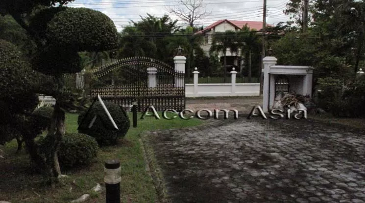 unit 5 Bedrooms  House For Rent in Samutprakan, Samutprakan  near BTS Bearing (13001078)