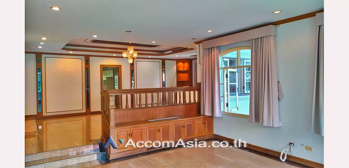 8  5 br House For Rent in  ,Samutprakan BTS Bearing at Moo Baan Ladawan Srinakarin 13001078