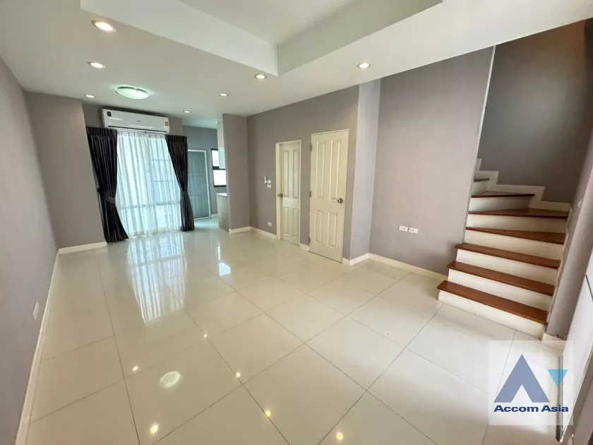 Home Office |  3 Bedrooms  Townhouse For Rent & Sale in Sukhumvit, Bangkok  near BTS Bang Chak (13001080)