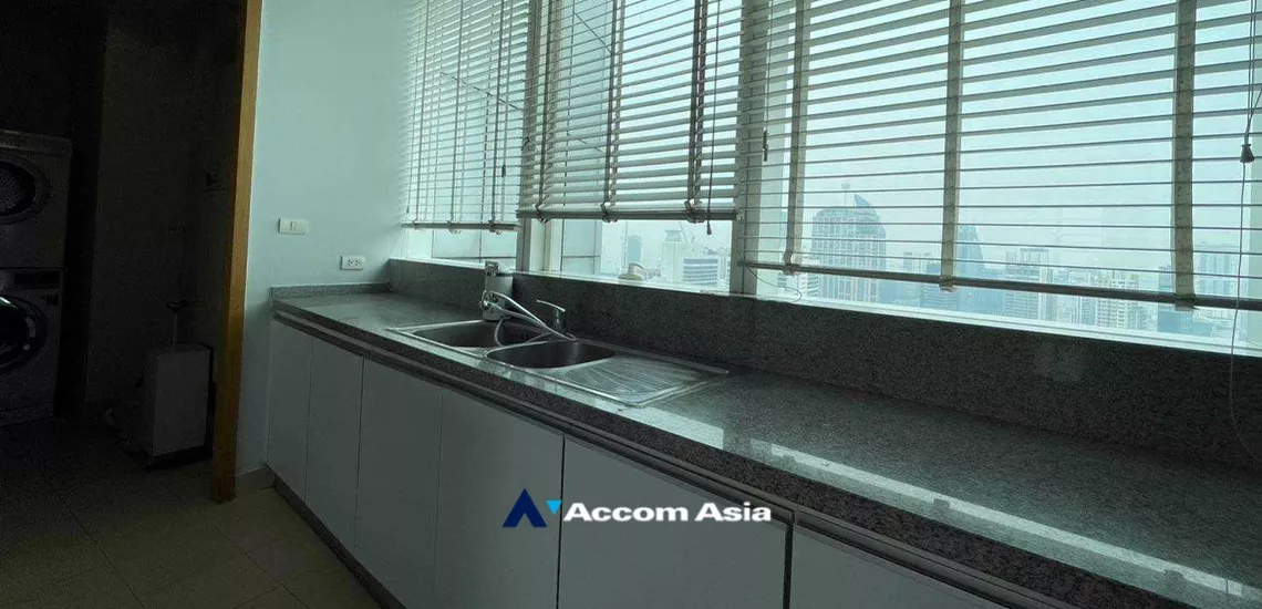 3 Bedrooms  Condominium For Rent in Sukhumvit, Bangkok  near BTS Asok - MRT Sukhumvit (13001104)