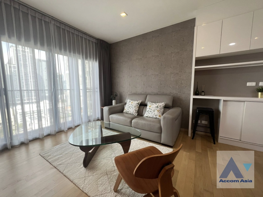 unit 2 Bedrooms  Condominium For Rent in Sukhumvit, Bangkok  near BTS Ekkamai (13001106)