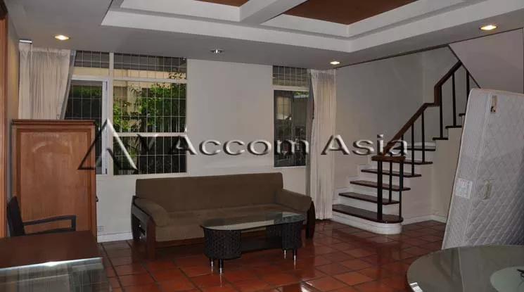  Set among tropical atmosphere Apartment  3 Bedroom for Rent   in Ploenchit Bangkok