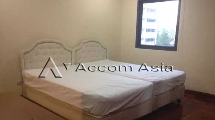  3 Bedrooms  Apartment For Rent in Sukhumvit, Bangkok  near BTS Phrom Phong (13001200)