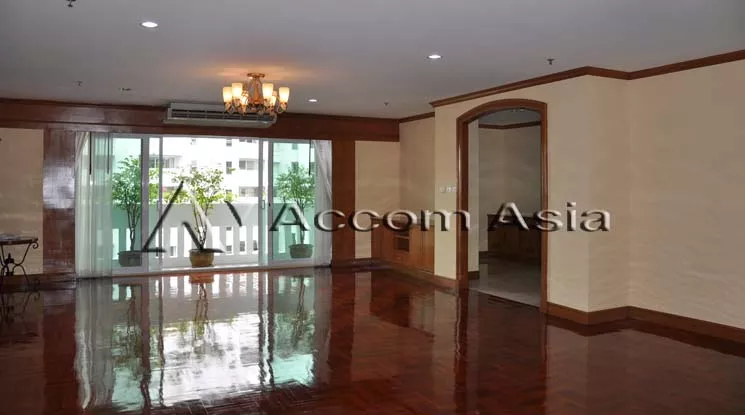 unit 4 Bedrooms  Apartment For Rent in Sukhumvit, Bangkok  near BTS Asok - MRT Sukhumvit (13001207)