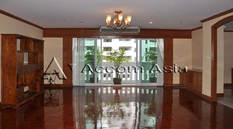 unit 4 Bedrooms  Apartment For Rent in Sukhumvit, Bangkok  near BTS Asok - MRT Sukhumvit (13001207)