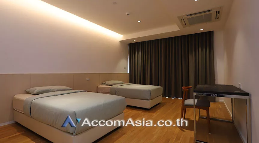  1  4 br Apartment For Rent in Sukhumvit ,Bangkok BTS Phrom Phong at High-Rise Serviced Apartment Near The Em District 13001220