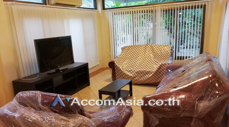  4 Bedrooms  House For Rent in Sathorn, Bangkok  near BTS Chong Nonsi - MRT Lumphini (13001223)