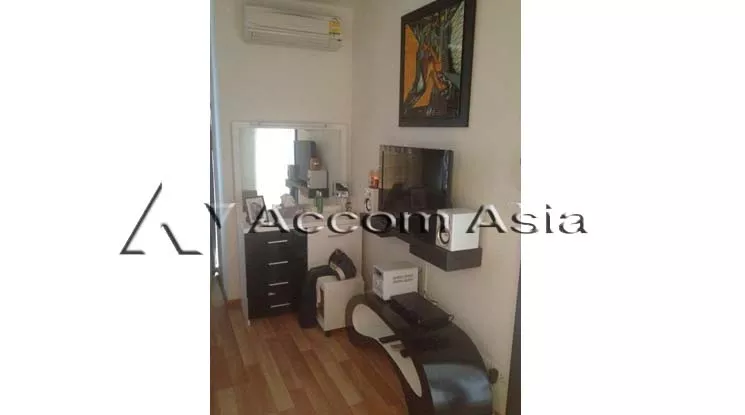  1 Bedroom  Condominium For Sale in Ratchadapisek, Bangkok  near MRT Huai Khwang (13001275)