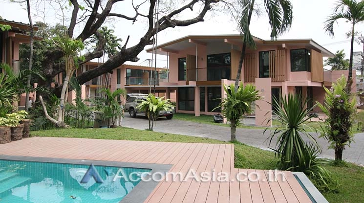 Garden, Big Balcony, Pet friendly |  4 Bedrooms  House For Rent in Sathorn, Bangkok  near BRT Thanon Chan (13001277)