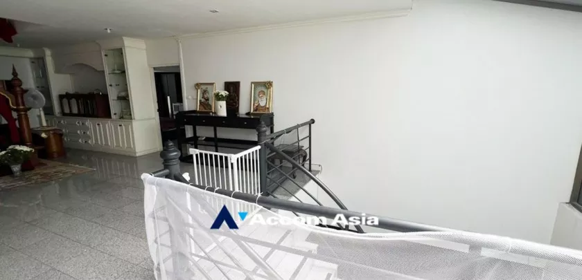 4  4 br Condominium for rent and sale in Sukhumvit ,Bangkok BTS Ekkamai at Oriental Tower 13001283