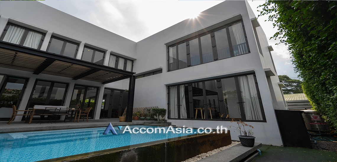 Private Swimming Pool, Pet friendly house for rent in Sukhumvit, Bangkok Code 13001297