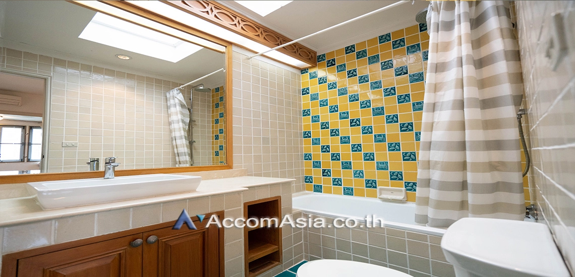 14  3 br Townhouse for rent and sale in Sukhumvit ,Bangkok  at House in garden compound with pool 13001305