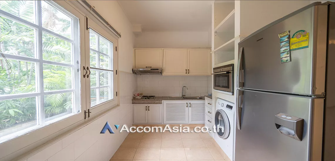 10  3 br Townhouse For Rent in Sukhumvit ,Bangkok BTS Thong Lo at House in garden compound with pool 13001305