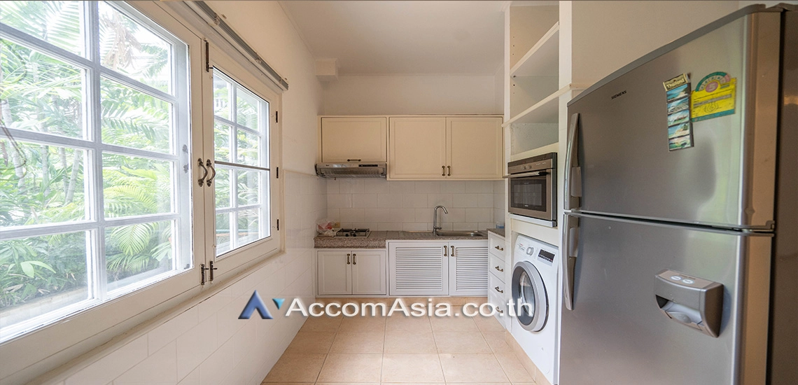 10  3 br Townhouse for rent and sale in Sukhumvit ,Bangkok  at House in garden compound with pool 13001305