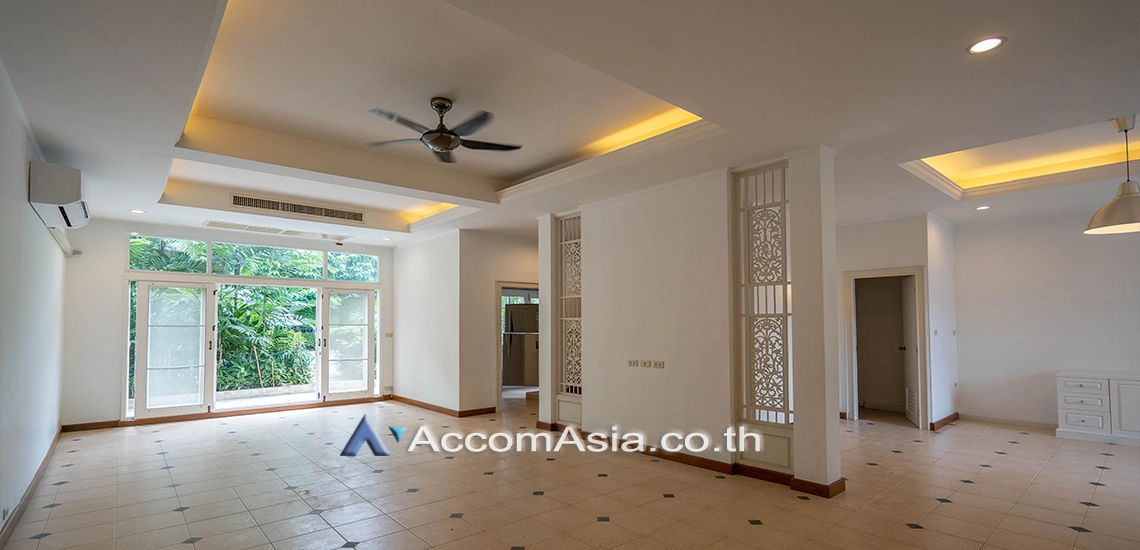 4  3 br Townhouse for rent and sale in Sukhumvit ,Bangkok  at House in garden compound with pool 13001305