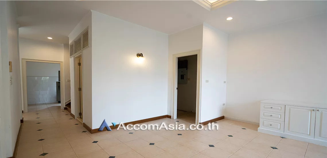 7  3 br Townhouse For Rent in Sukhumvit ,Bangkok BTS Thong Lo at House in garden compound with pool 13001305