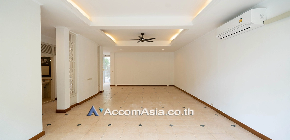 5  3 br Townhouse for rent and sale in Sukhumvit ,Bangkok  at House in garden compound with pool 13001305