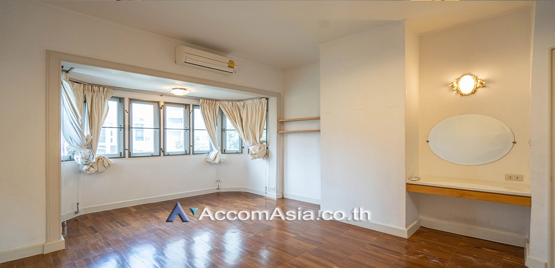 12  3 br Townhouse for rent and sale in Sukhumvit ,Bangkok  at House in garden compound with pool 13001305