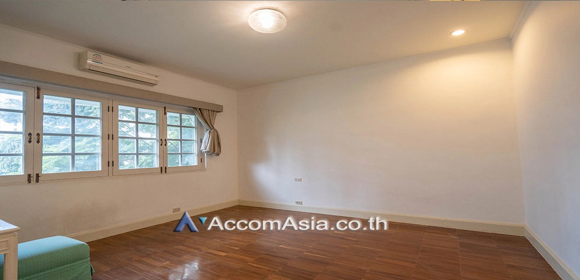 11  3 br Townhouse for rent and sale in Sukhumvit ,Bangkok  at House in garden compound with pool 13001305