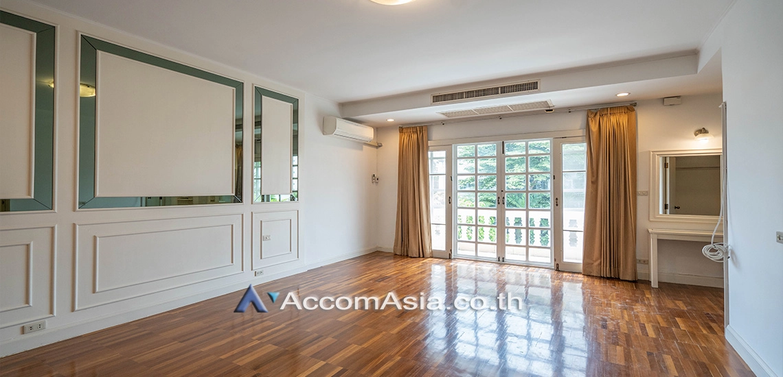 13  3 br Townhouse for rent and sale in Sukhumvit ,Bangkok  at House in garden compound with pool 13001305