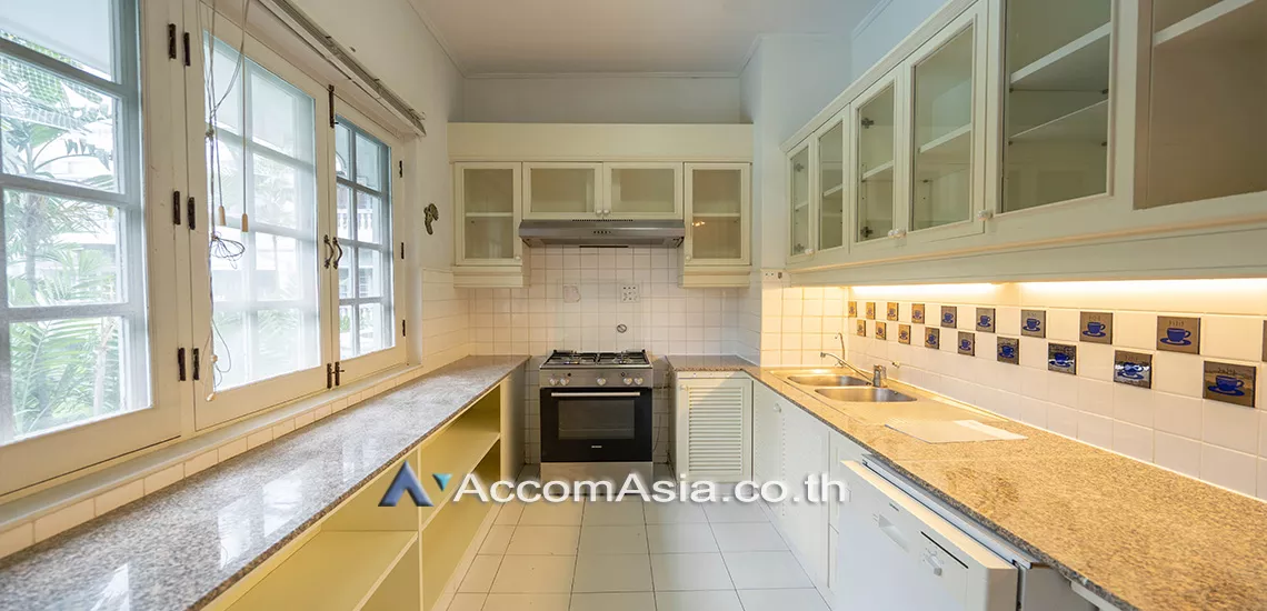 9  3 br Townhouse For Rent in Sukhumvit ,Bangkok BTS Thong Lo at House in garden compound with pool 13001305