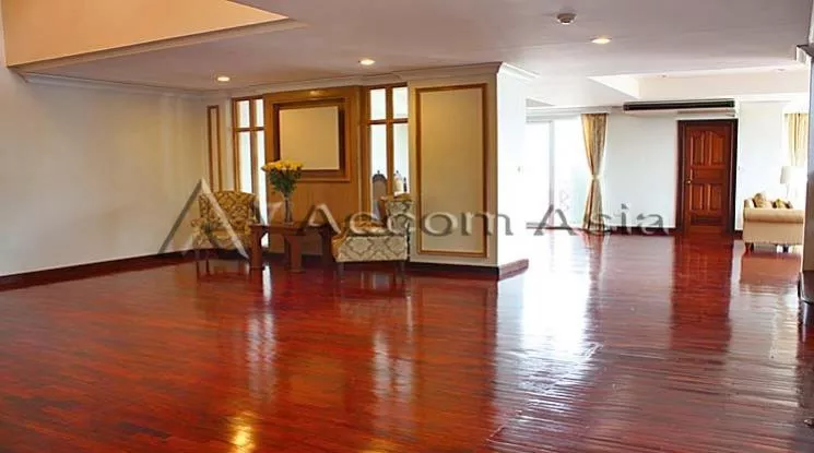  4 Bedrooms  Apartment For Rent in Ploenchit, Bangkok  near BTS Ploenchit (10216)