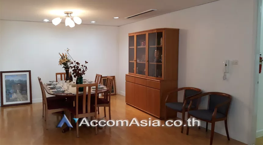 Pet friendly |  3 Bedrooms  Apartment For Rent in Sathorn, Bangkok  near BTS Sala Daeng - MRT Lumphini (10217)