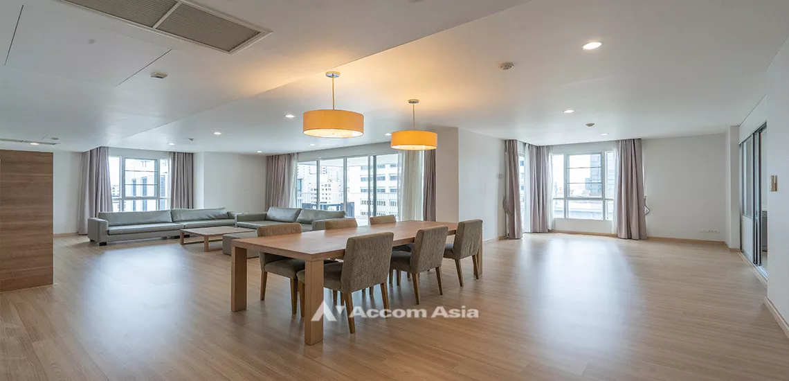 Big Balcony |  Minimalist Contemporary Style Apartment  4 Bedroom for Rent BTS Thong Lo in Sukhumvit Bangkok