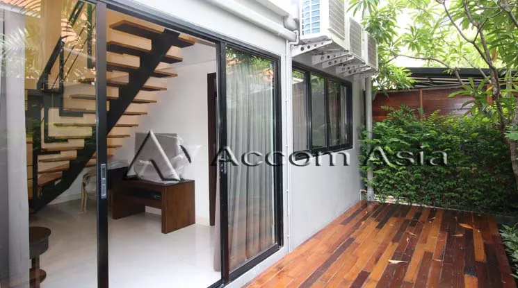 unit 2 Bedrooms  Apartment For Rent in Silom, Bangkok  near BTS Sala Daeng (13001385)