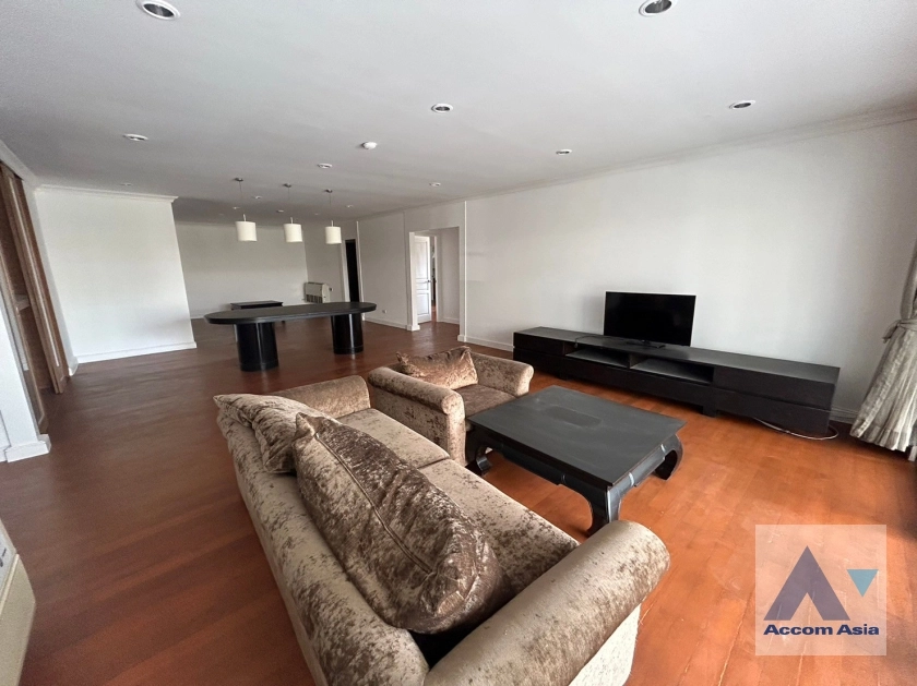 Big Balcony, Pet friendly |  10 Mins from BTS with Shuttle Bus Service Apartment  3 Bedroom for Rent BTS Phrom Phong in Sukhumvit Bangkok