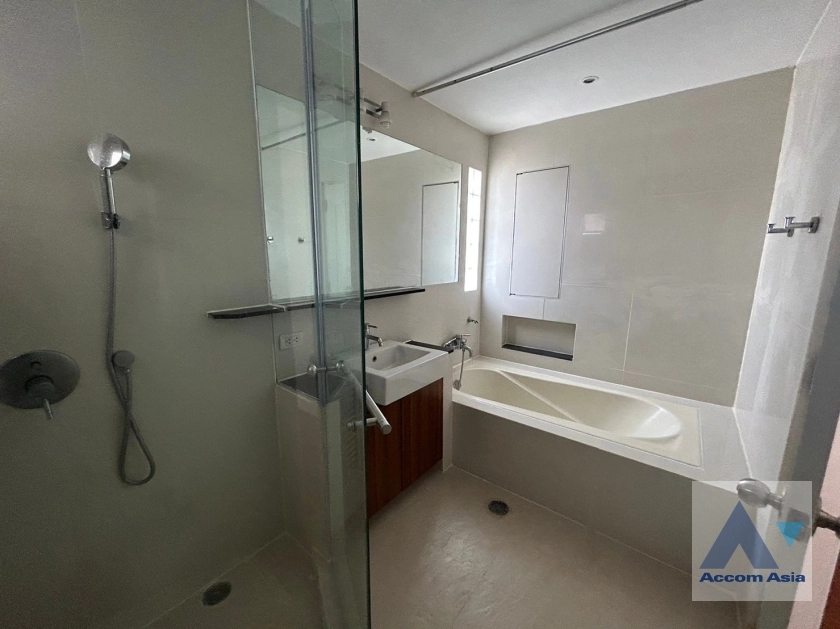 12  3 br Apartment For Rent in Sukhumvit ,Bangkok BTS Phrom Phong at 10 Mins from BTS with Shuttle Bus Service 13001421