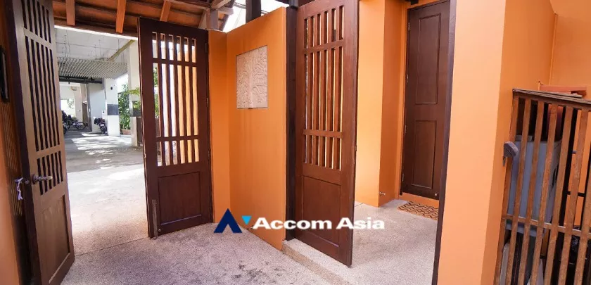  1  3 br House For Rent in Sukhumvit ,Bangkok BTS Phrom Phong at House in Compound 13001450