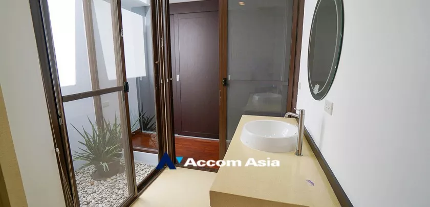 24  3 br House For Rent in Sukhumvit ,Bangkok BTS Phrom Phong at House in Compound 13001450