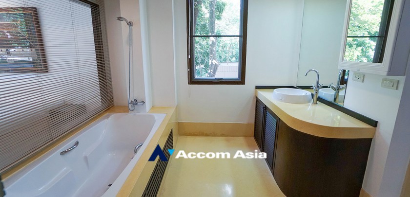 20  3 br House For Rent in Sukhumvit ,Bangkok BTS Phrom Phong at House in Compound 13001450