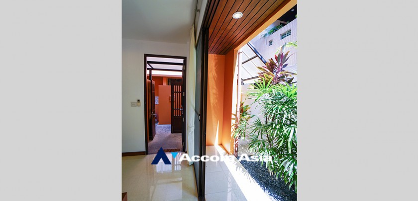  1  3 br House For Rent in Sukhumvit ,Bangkok BTS Phrom Phong at House in Compound 13001450