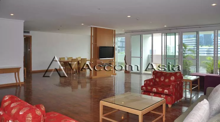  4 Bedrooms  Apartment For Rent in Sukhumvit, Bangkok  near BTS Phrom Phong (13001492)