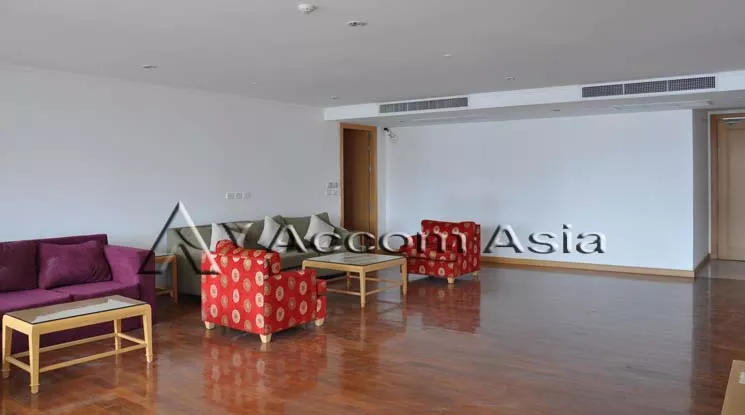 unit 4 Bedrooms  Apartment For Rent in Sukhumvit, Bangkok  near BTS Phrom Phong (13001492)