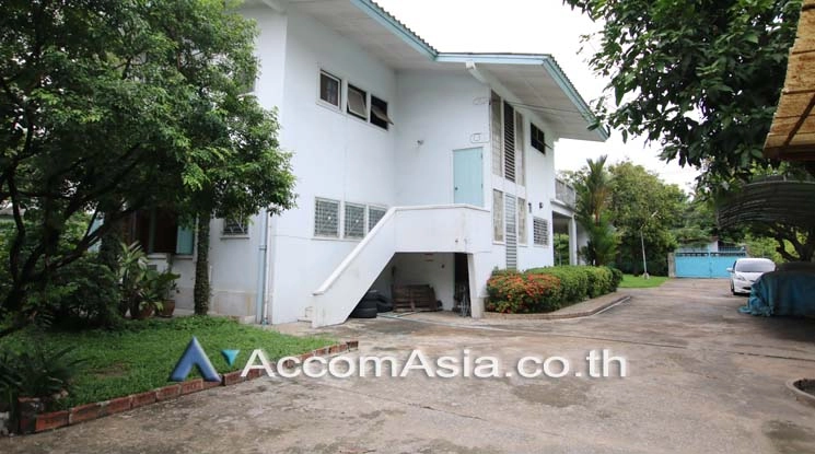 unitHome Office |  4 Bedrooms  House For Rent in Sukhumvit, Bangkok  near BTS Phra khanong (13001504)